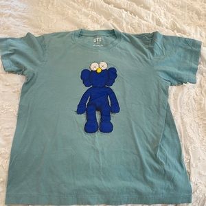 KAWS x Uniqlo T-Shirt size small color tealish green